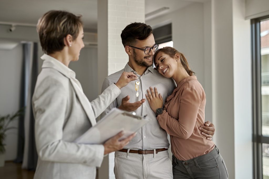 happy-couple-receiving-keys-to-a-new-home-2026-01-06-10-41-26-utc.jpg